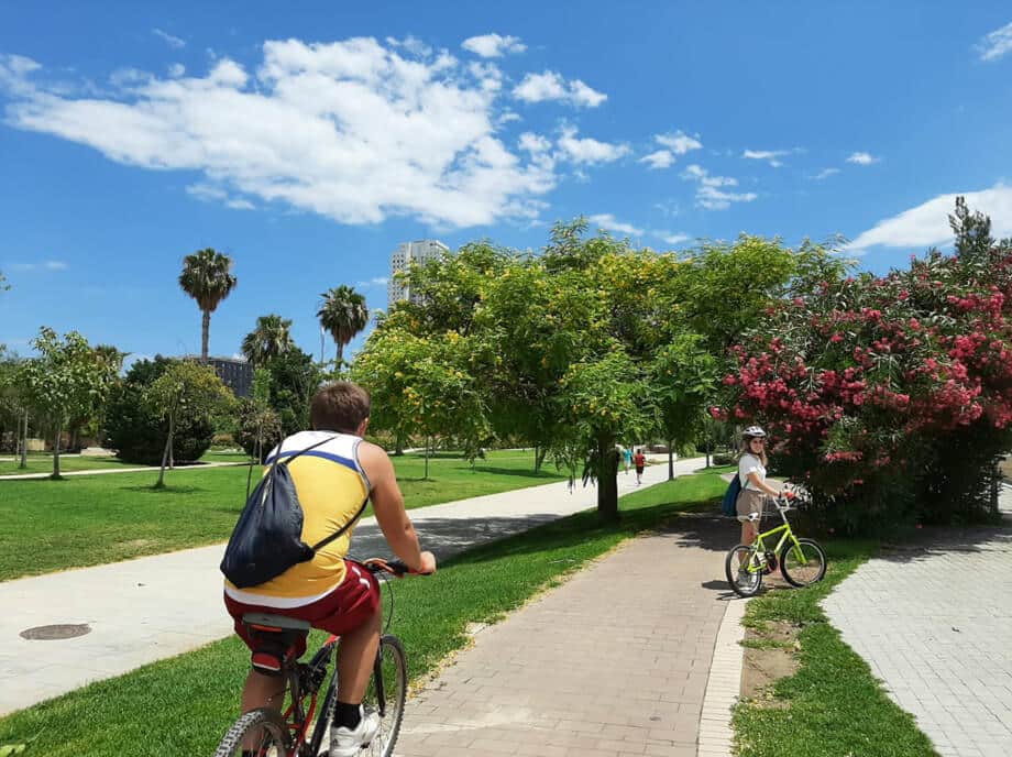 bici por el parque del río Turia