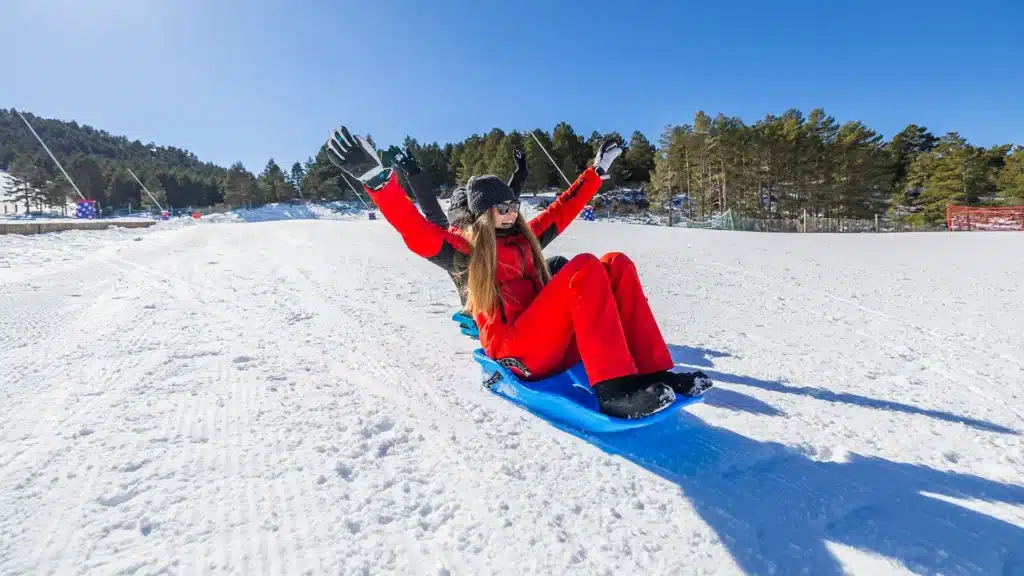 Disfrutando la nieve en trineo