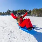 Disfrutando la nieve en trineo