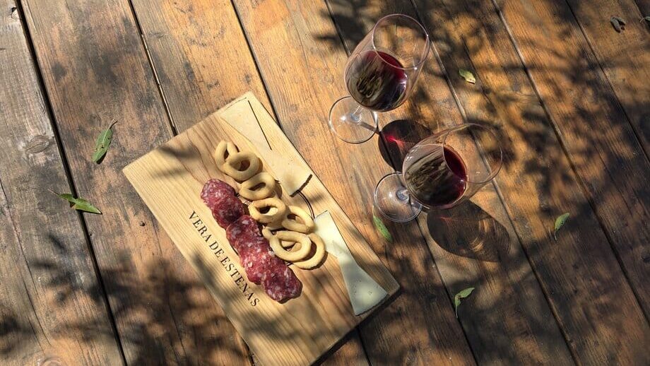 aperitivo en las bodegas de requena