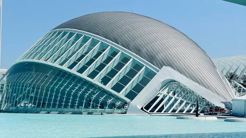 Arquitectura futurista de la Ciudad de las Artes y las Ciencias de Valencia
