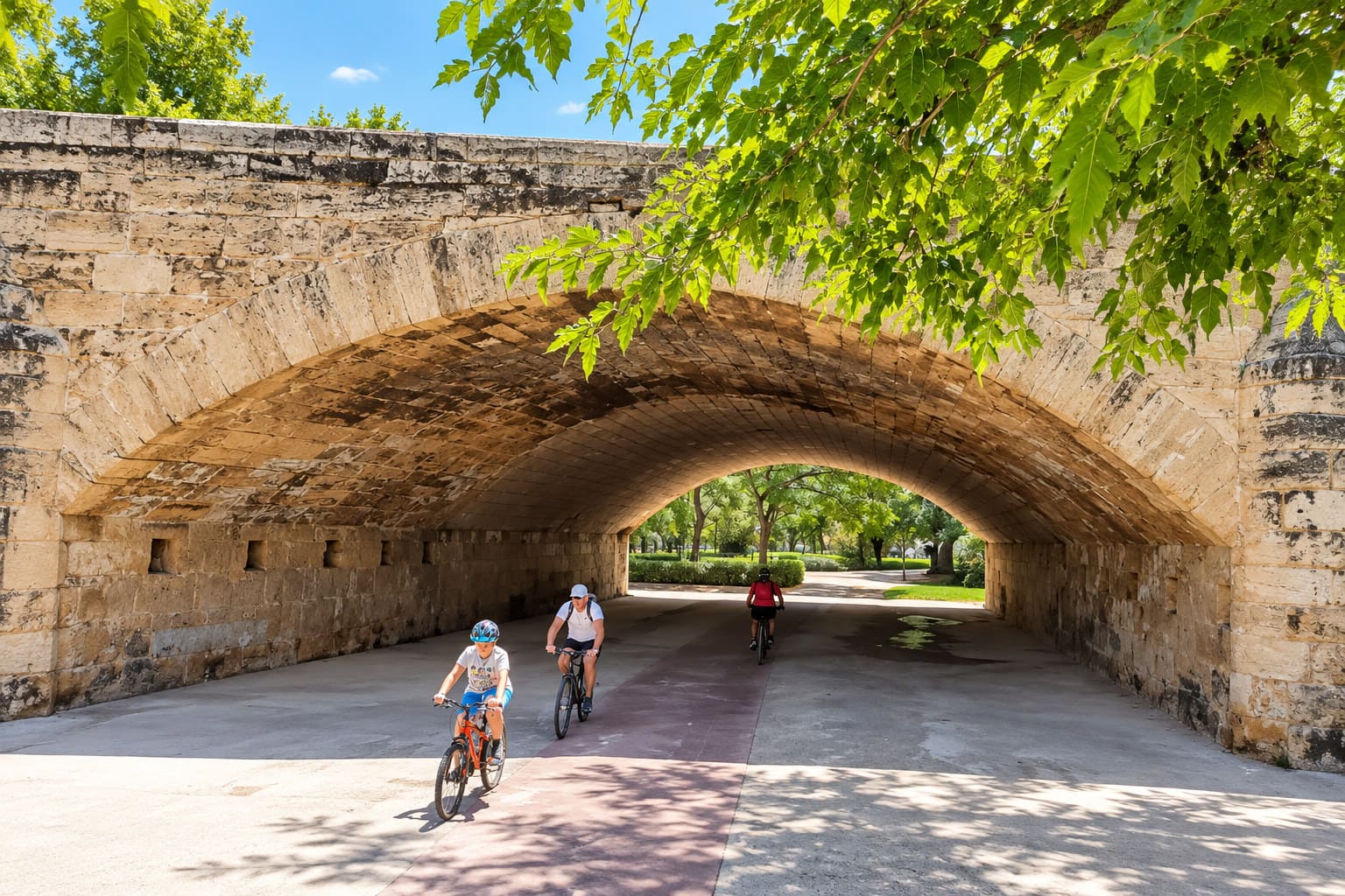Puente del jardín del turia de Valencia en bicicleta