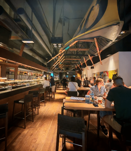 el interior de la taberna vasca orio en Valencia