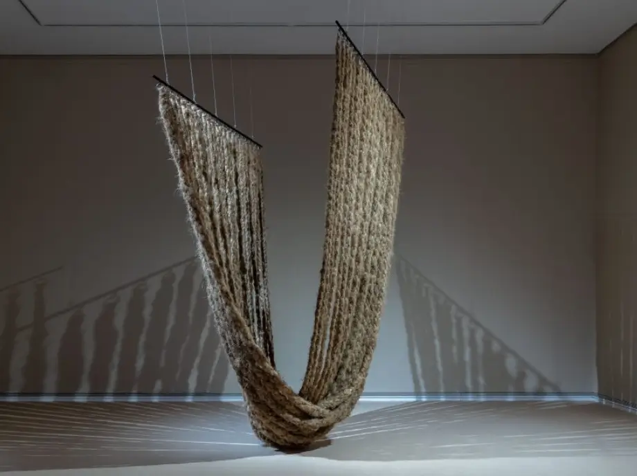 Pieza de arte de la exposición A Media Lumbre en museo de arte de Valencia.