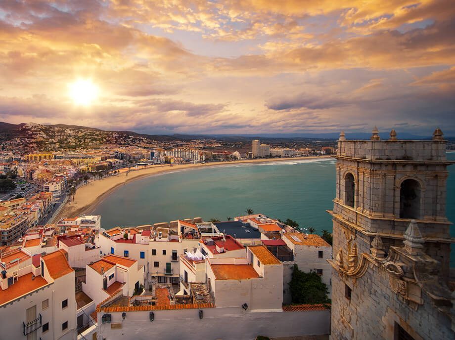 Atardecer sobre la bahía de Peñíscola visto desde el castillo