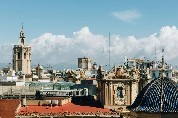 Terraza en una azotea de Valencia al atardecer