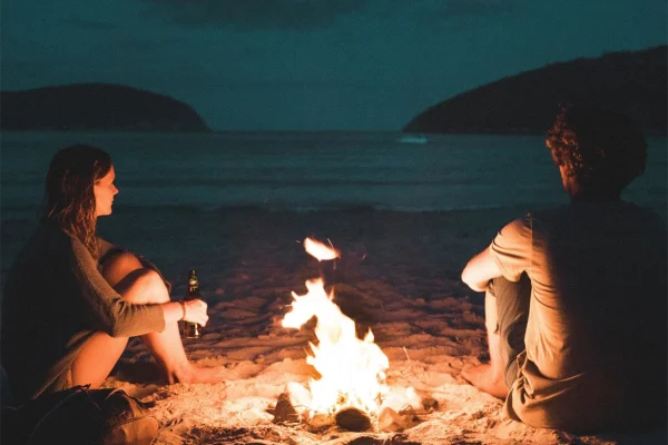 Rituales y hogueras de la noche de San Juan en la playa