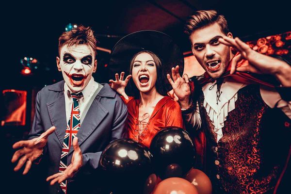 personas-disfrazadas-en-halloween