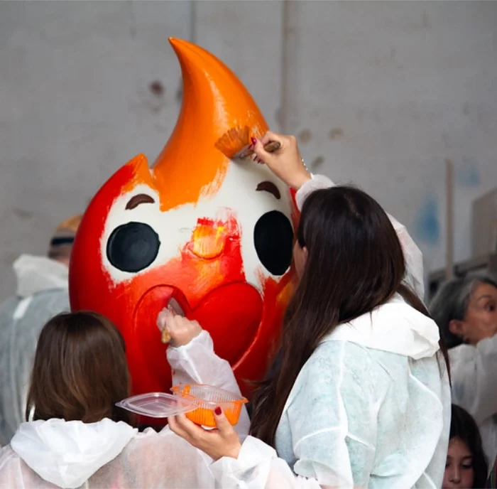 Fallas all year round: workshop with Fallas artists